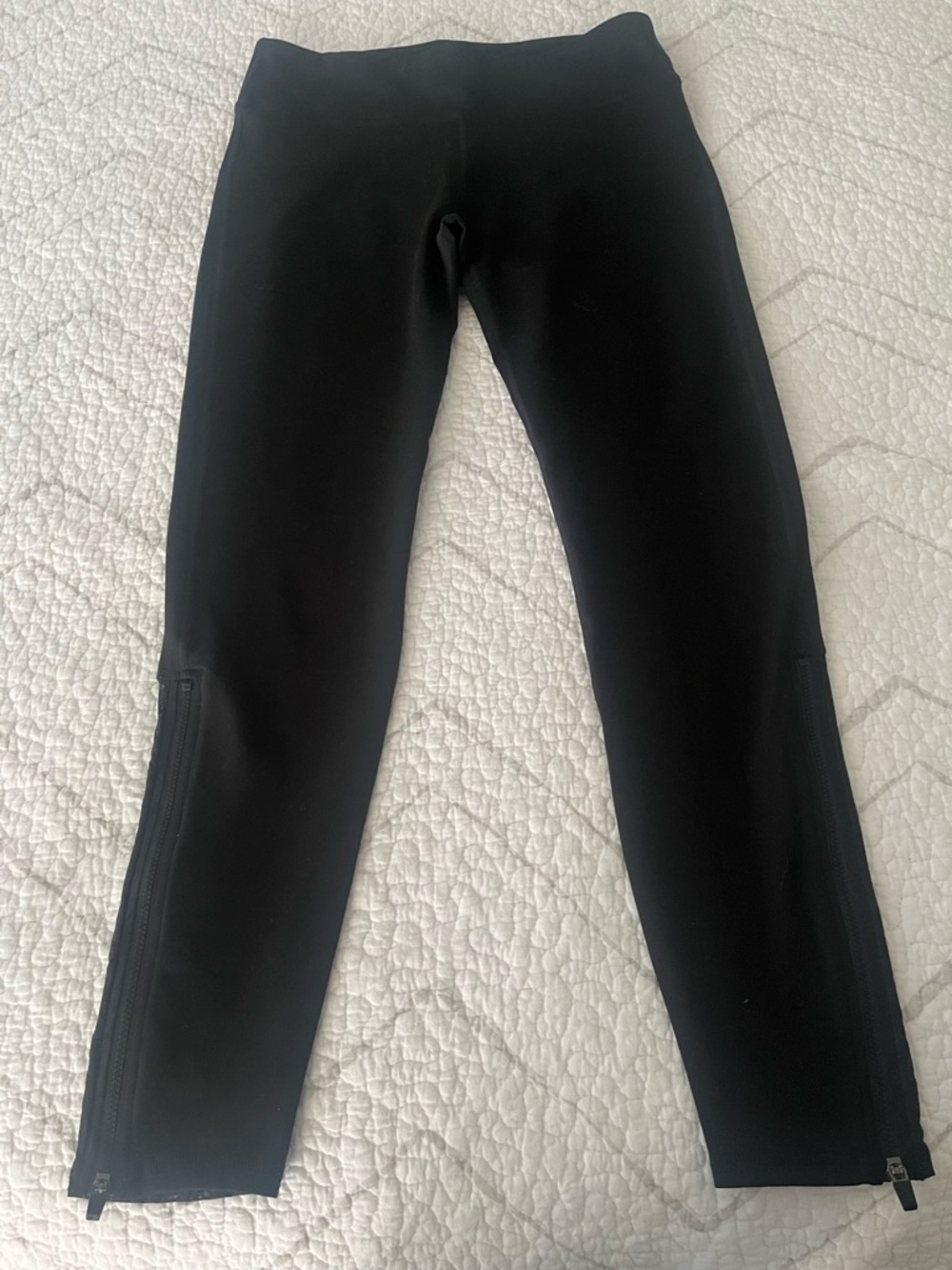 Fabletics  Size Medium Black Mesh Panel Zippered Ankle Legging, Like New!